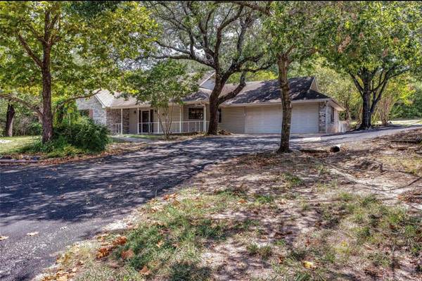 1901 Brookhollow Drive, Granbury, TX 76048