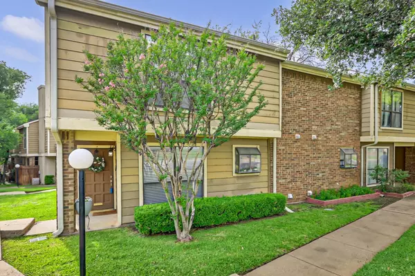 2101 Park Willow Lane #A, Arlington, TX 76011