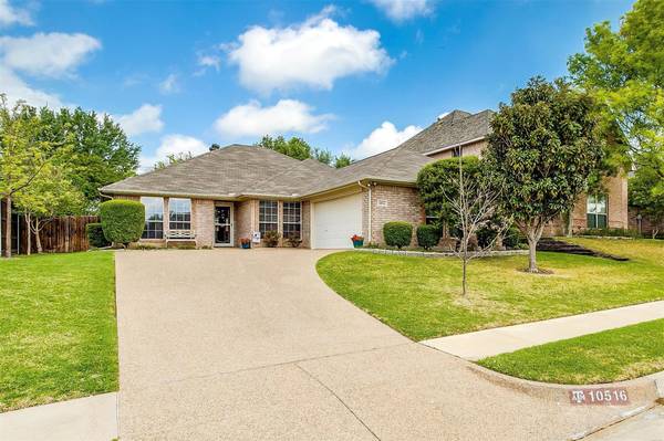 10516 Stonehill Drive, Benbrook, TX 76126