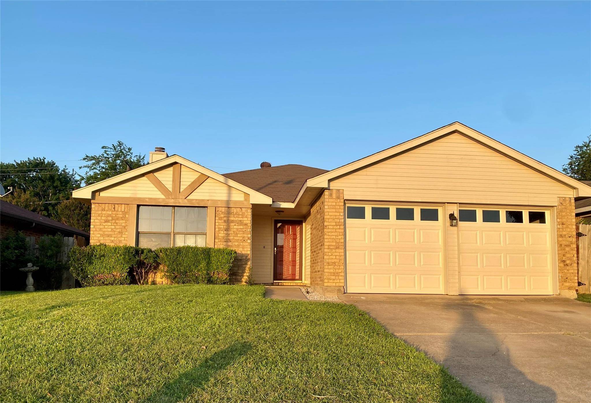 5931 Inks Lake Drive, Arlington, TX 76018