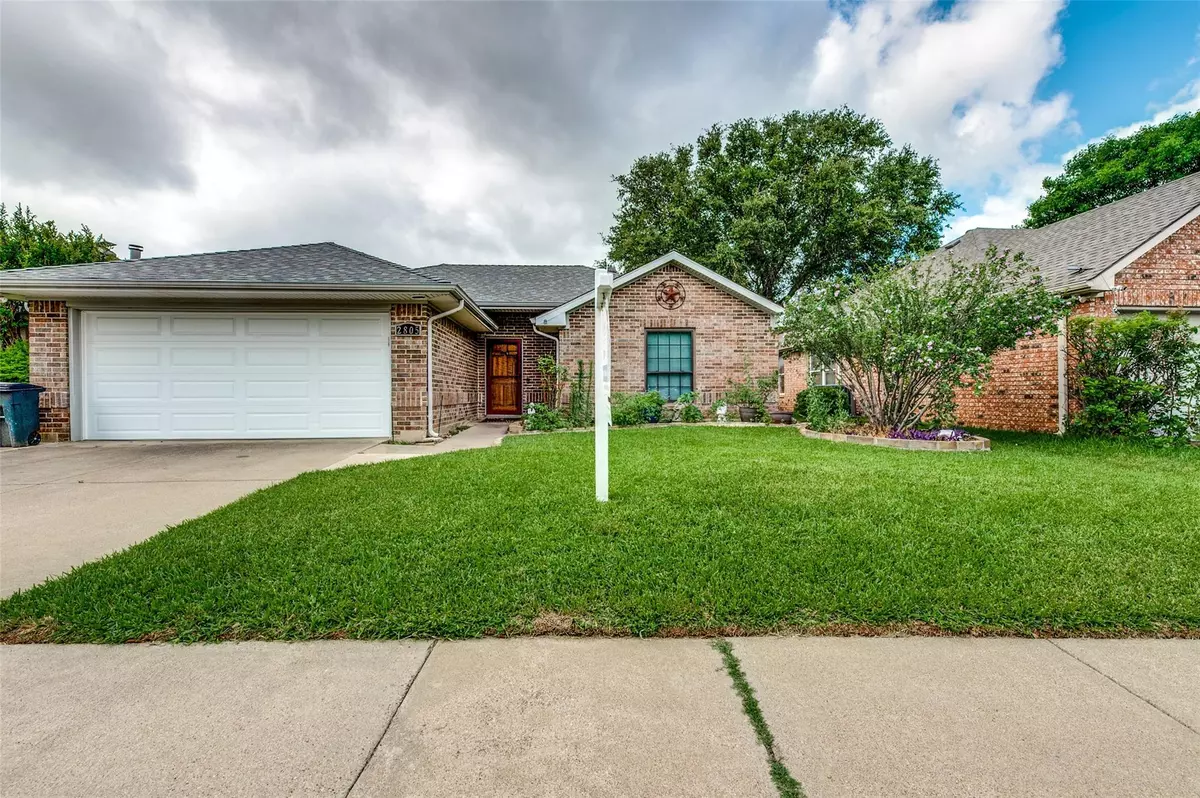 Euless, TX 76040,2805 Needles Street