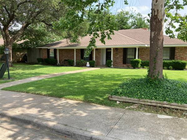 1606 Woodcrest Lane, Carrollton, TX 75006