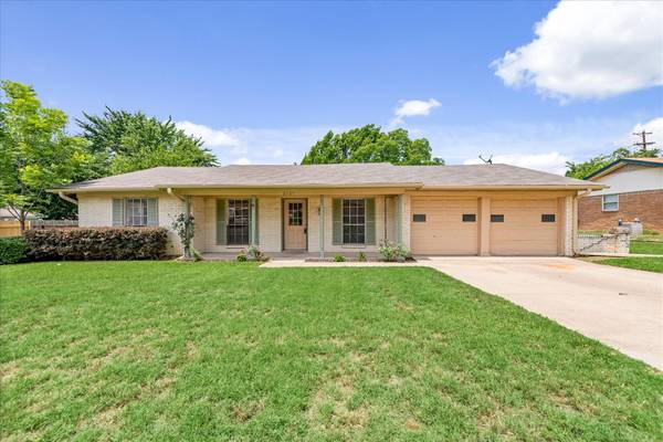 2029 Hurstview Drive, Hurst, TX 76054