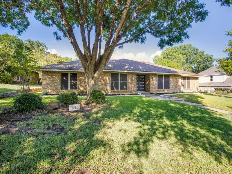 825 Woodridge Drive, Fort Worth, TX 76120