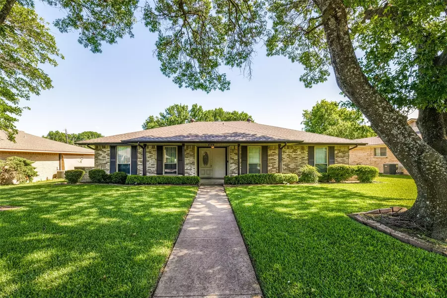 706 Donlee Road, Lancaster, TX 75134