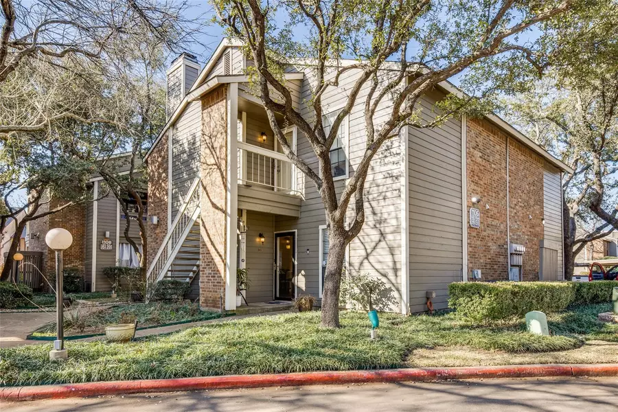 1104 RIVERCHASE Lane #103, Arlington, TX 76011