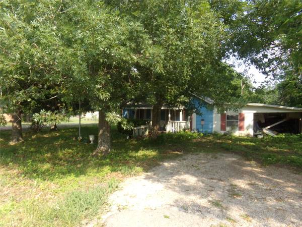 201 W Grady Street, Blooming Grove, TX 76626