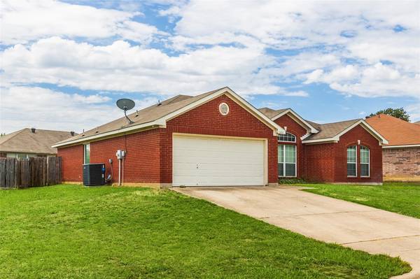 1955 Sword Fish Drive, Mansfield, TX 76063