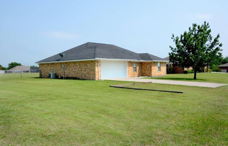 799 S Wickham Street, Alvord, TX 76225