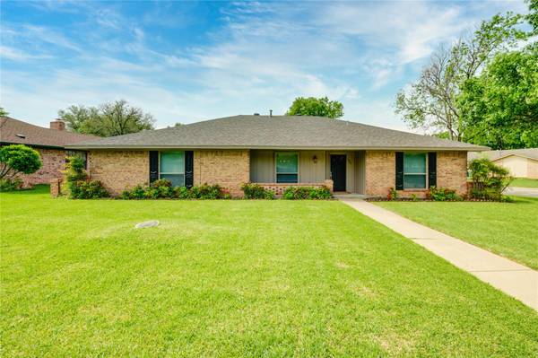 1944 Maxwell Drive, Lewisville, TX 75077