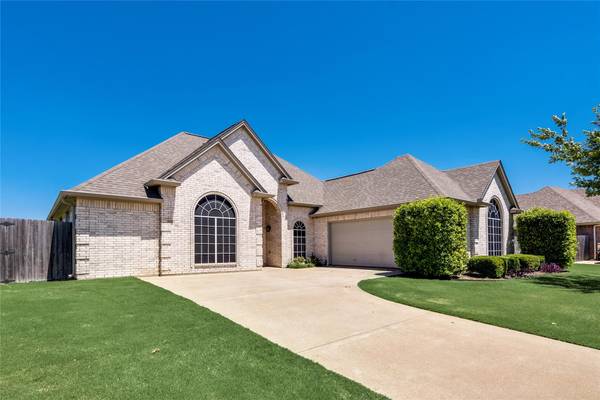 942 Lost Pine Drive, Midlothian, TX 76065