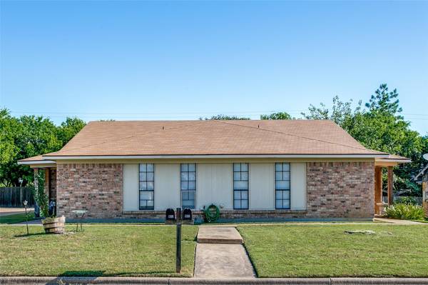 1105 Highbush Drive, Benbrook, TX 76126