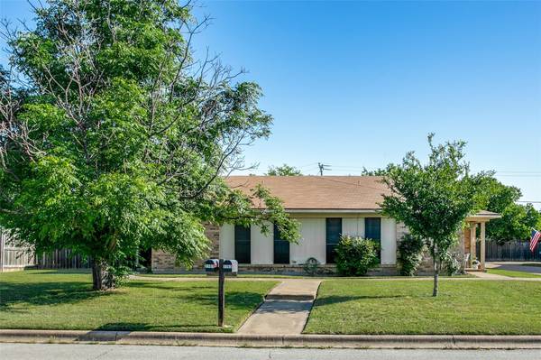 1101 Highbush Drive, Benbrook, TX 76126