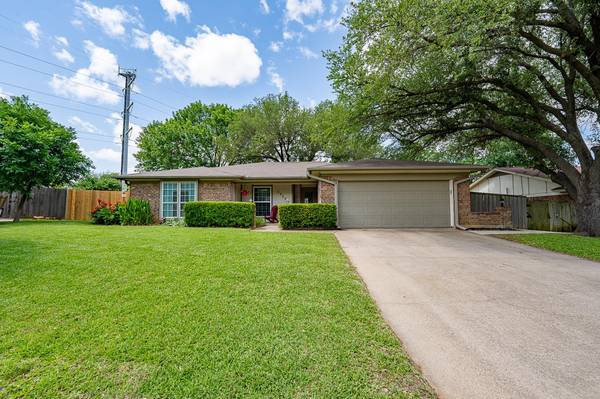 2900 Bluebonnet Lane, Bedford, TX 76021