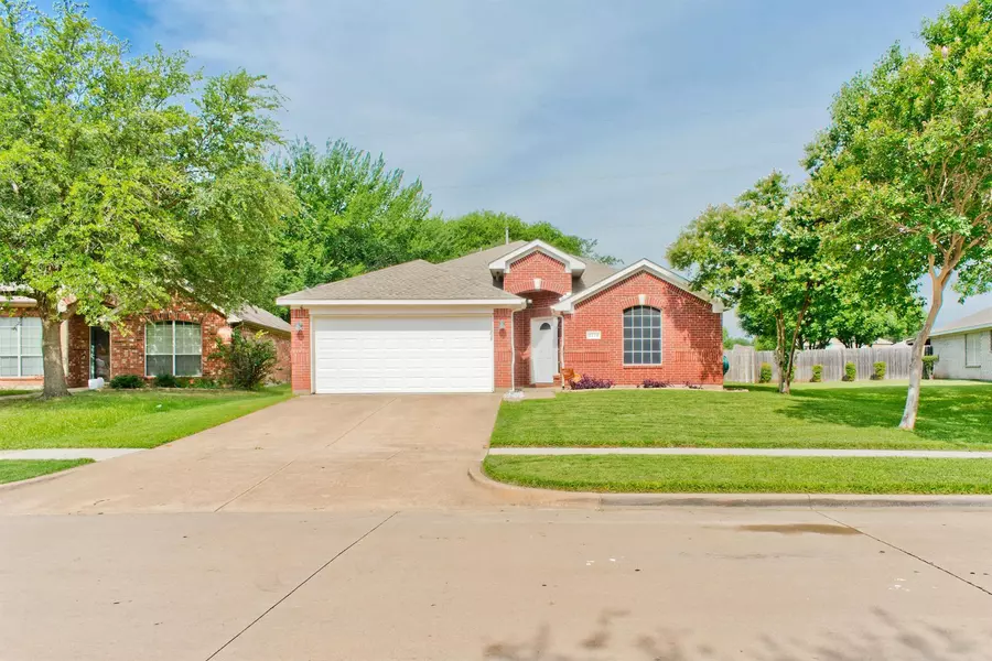 2772 Pleasant Hill Road, Grand Prairie, TX 75052