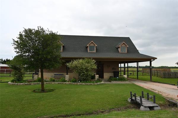 400 Lakeside Drive,  Tioga,  TX 76271