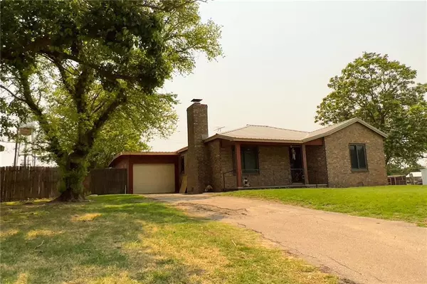 610 S Magnolia Avenue, Erick, OK 73645