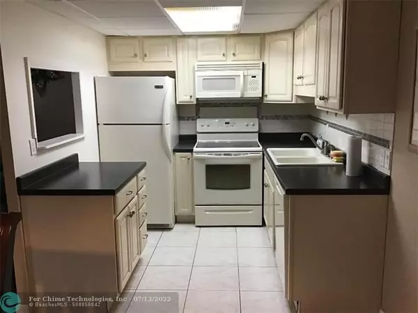 Deerfield Beach, FL 33442,2063 HARWOOD E  #2063