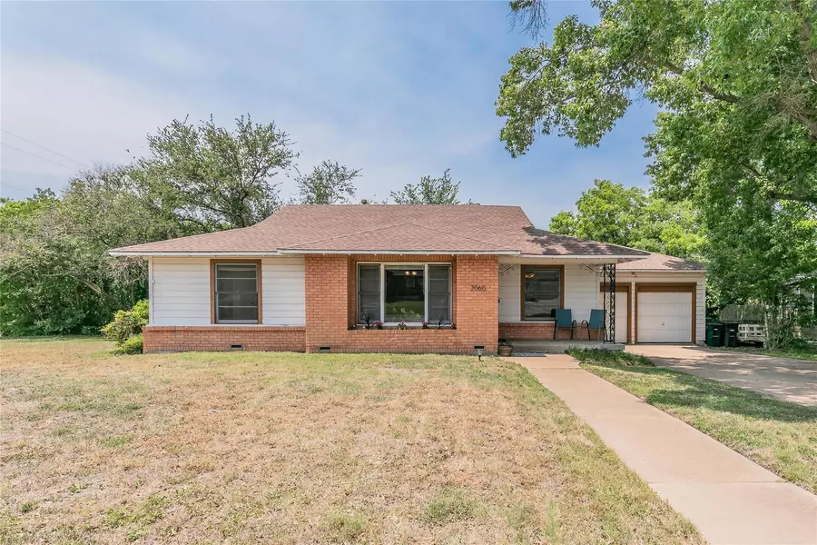 2060 Grandview Drive, Fort Worth, TX 76112