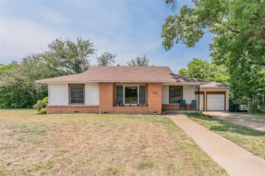 2060 Grandview Drive, Fort Worth, TX 76112