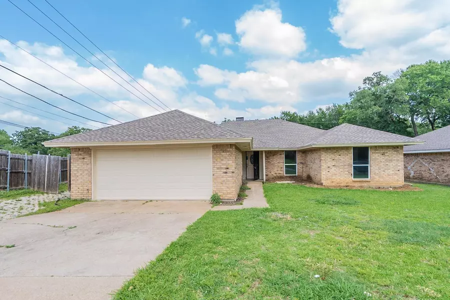 4201 Pleasant Oaks Court, Arlington, TX 76016