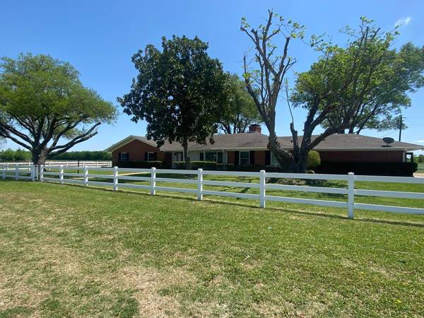 725 County Road 0185, Kerens, TX 75144