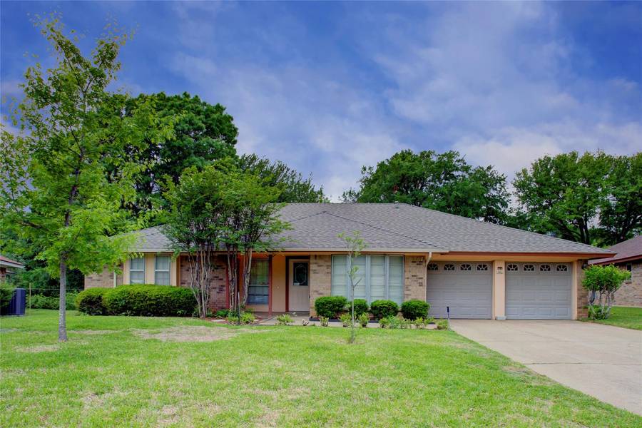 1219 Brookfield Lane, Mansfield, TX 76063