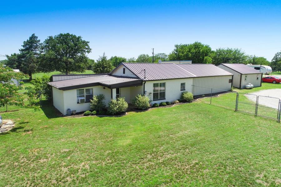 1550 E Reno Road, Reno, TX 76020