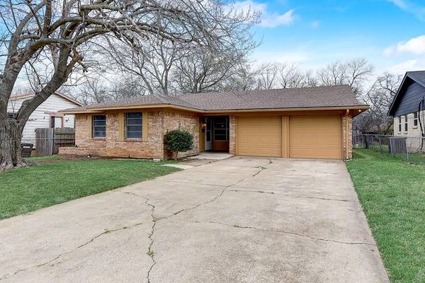 810 Manning Street, Grand Prairie, TX 75051