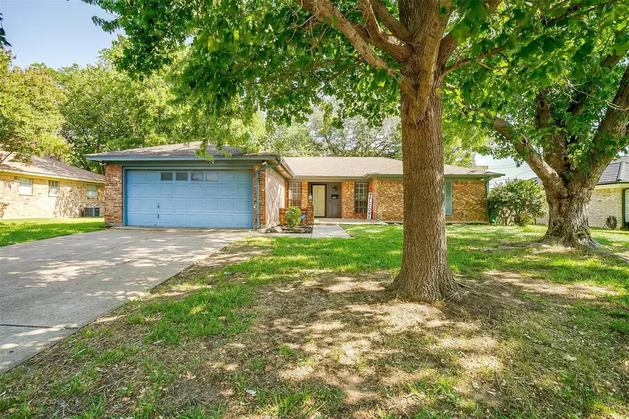 3204 Denbury Drive, Fort Worth, TX 76133