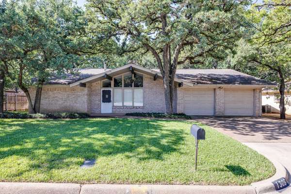 1305 Kathryn Street, Hurst, TX 76053