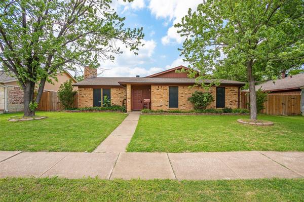 1137 Pleasant Valley Road, Garland, TX 75040