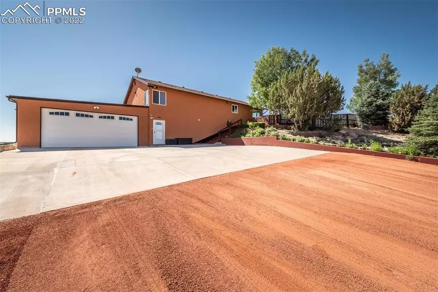 643 S Chimazo DR, Pueblo West, CO 81007