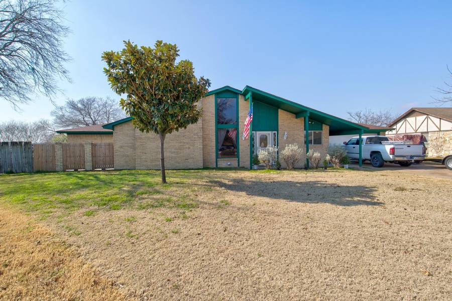 9817 Bancroft Drive, Benbrook, TX 76126