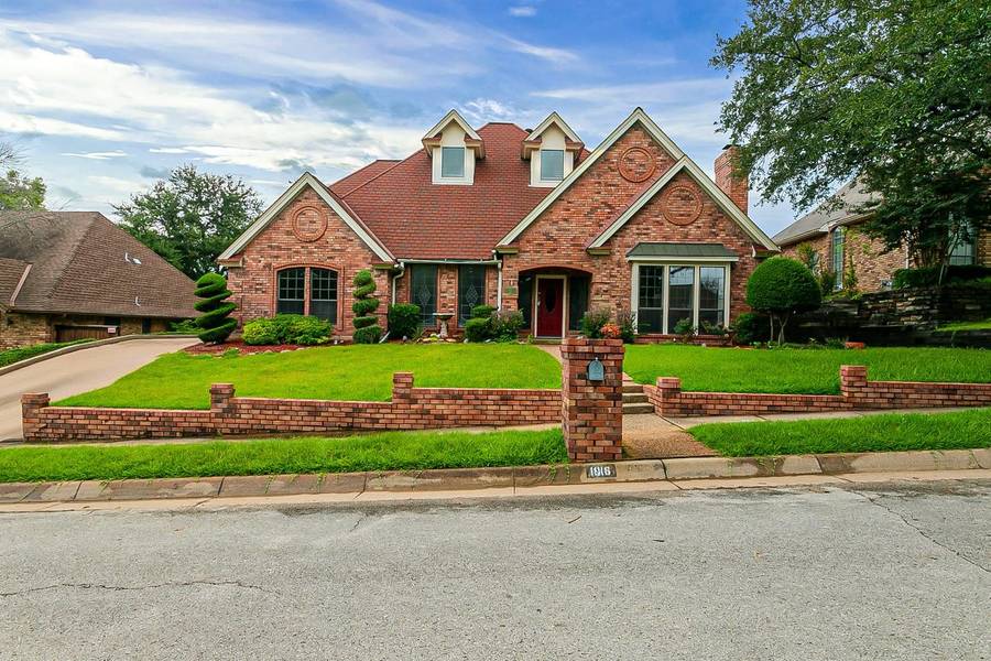 1816 Glenbrook Court, Bedford, TX 76021