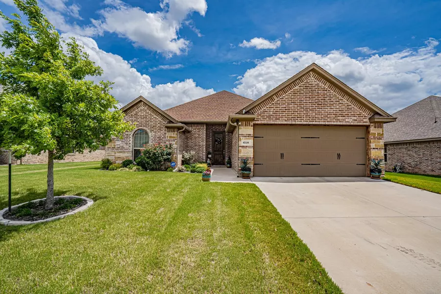 618 Donna Circle, Granbury, TX 76049