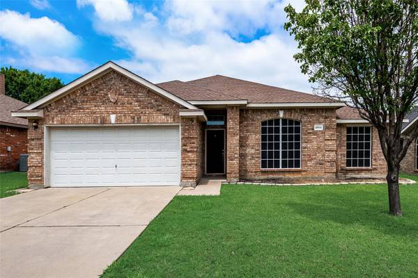 1004 Cutting Horse Drive, Mansfield, TX 76063