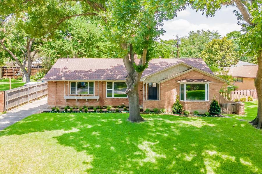 6267 St Albans Drive, Dallas, TX 75214