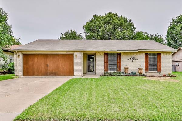 937 Huntington Drive, Lewisville, TX 75067