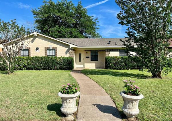 902 Waikiki Drive, Garland, TX 75043