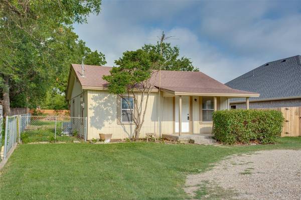 705 N Las Vegas Trail, White Settlement, TX 76108