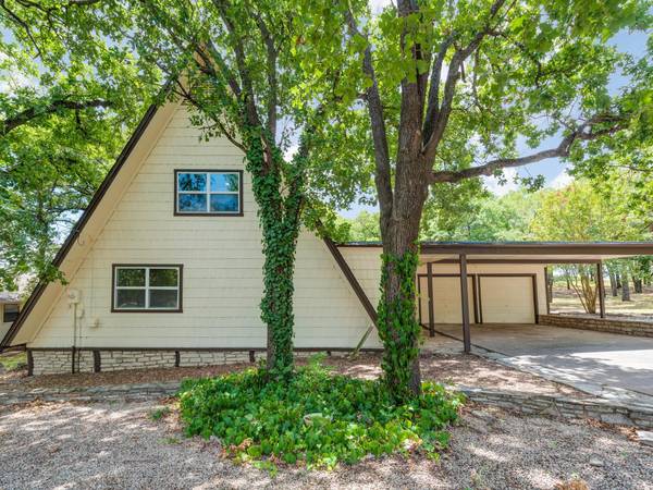 5007 Tahoka Drive, De Cordova, TX 76049