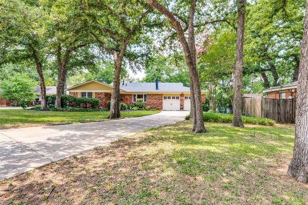 1109 Valentine Street, Hurst, TX 76053