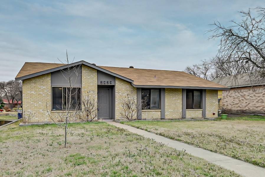 2829 Saint George Drive, Garland, TX 75044