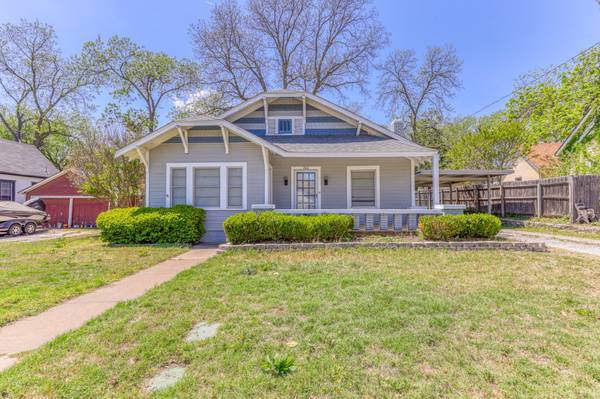 204 S Waco Street, Weatherford, TX 76086