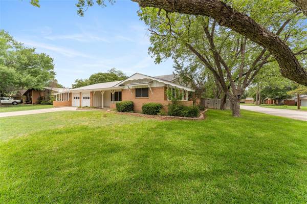 2408 13th Street, Brownwood, TX 76801