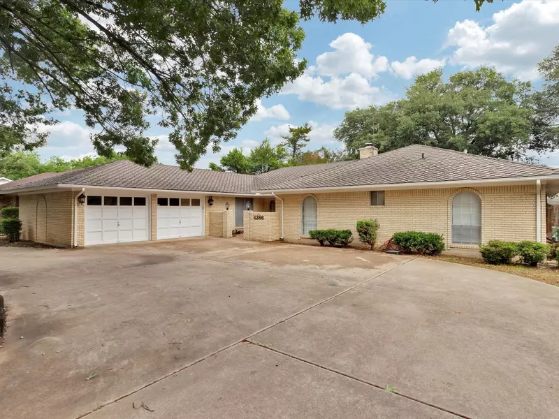 4266 Balboa Drive, Fort Worth, TX 76133