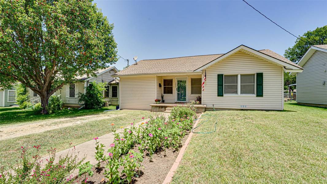 1025 E Elm Street, Hillsboro, TX 76645