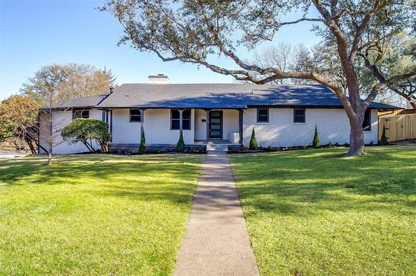 3801 Clayton Road W, Fort Worth, TX 76116