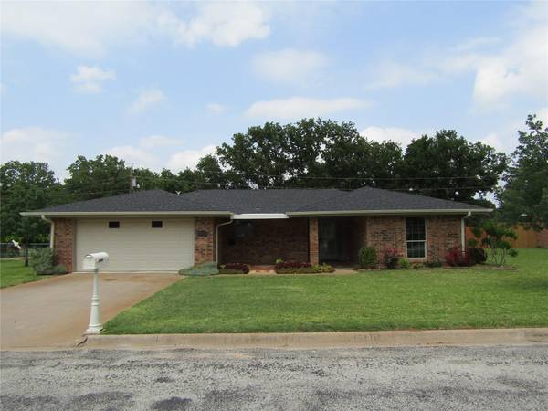 1303 Raborn Drive, Bowie, TX 76230